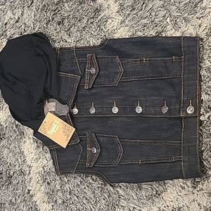 Denim vest w/hood